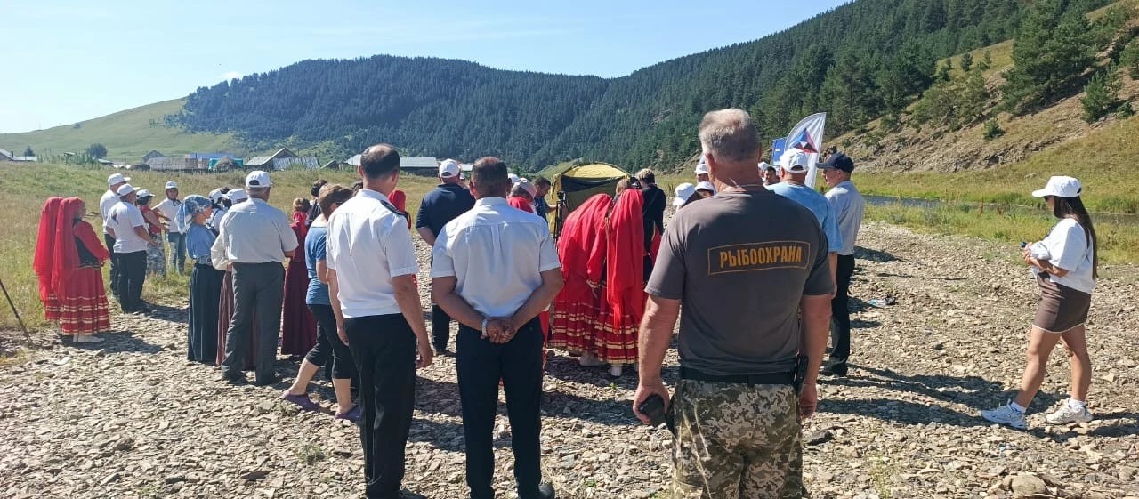 В приток реки Белой выпустили молодь стерляди 